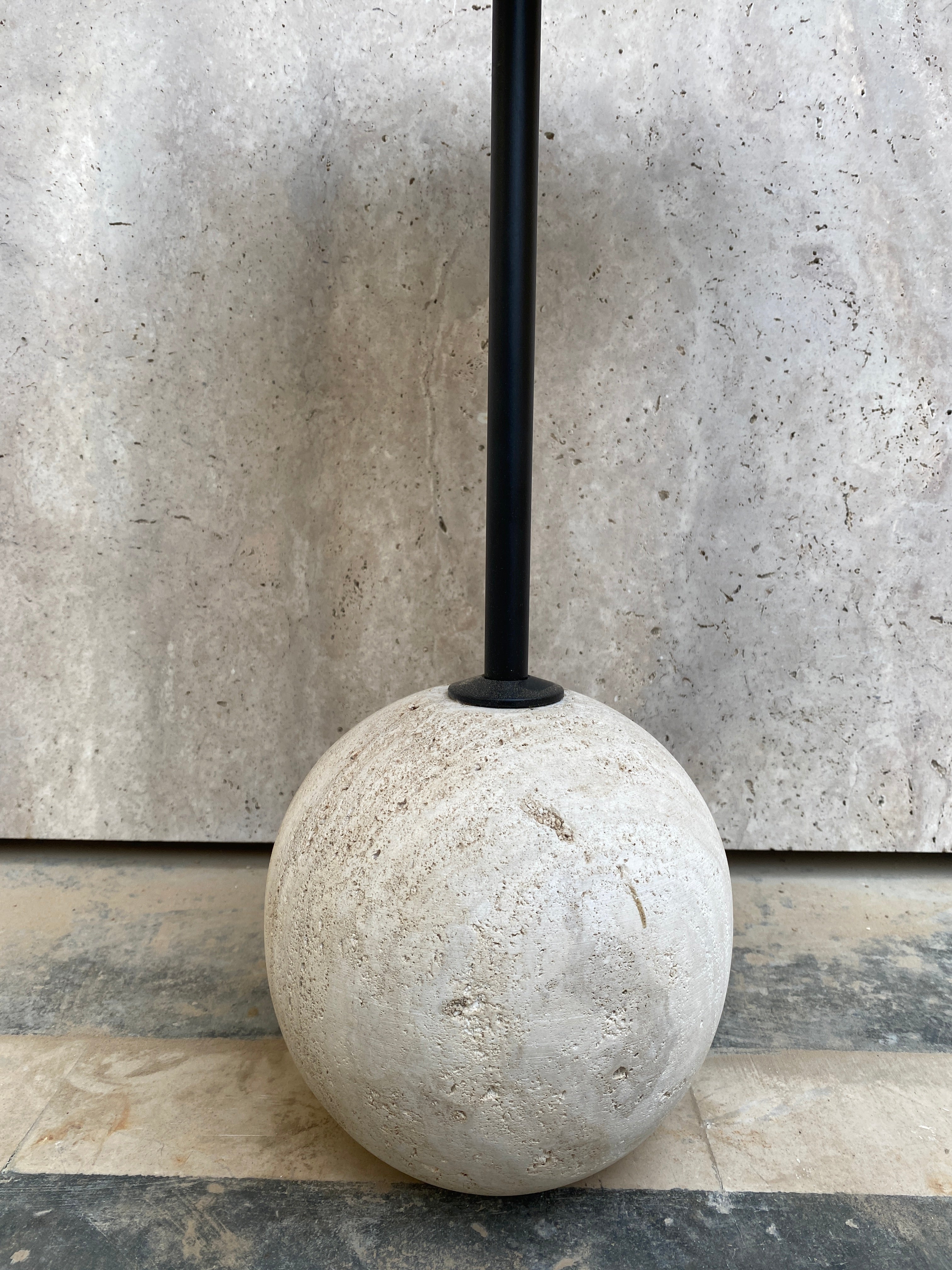 BALL END TABLE