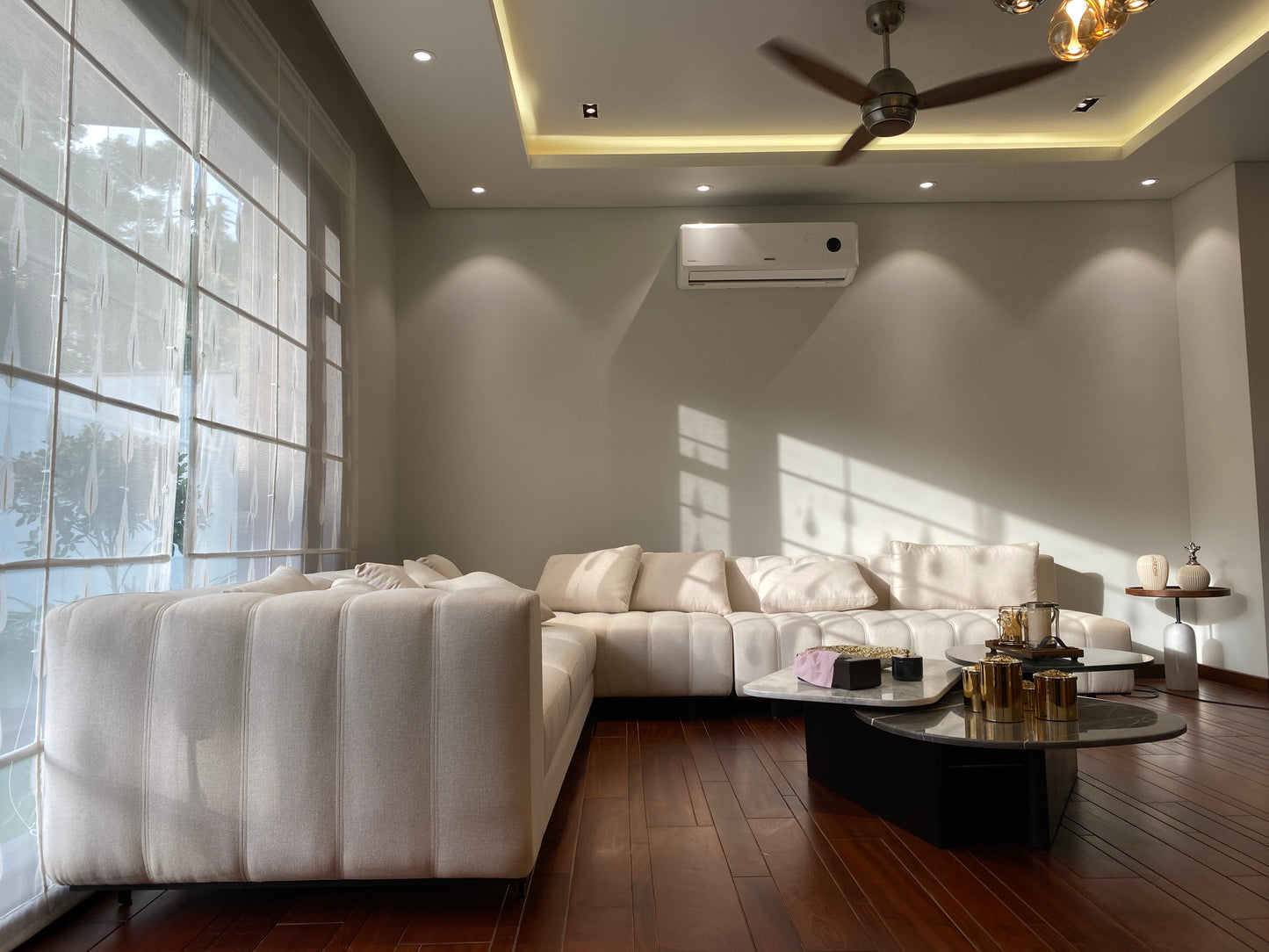 CALLISTO CENTER TABLE