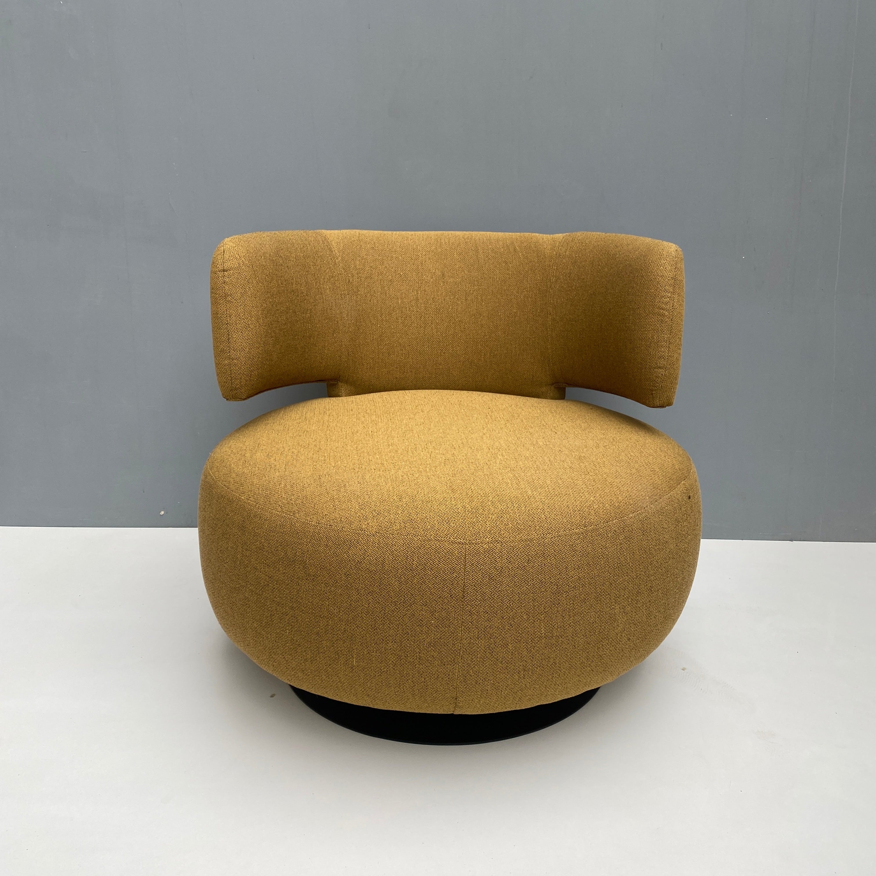 CURL ARMCHAIR