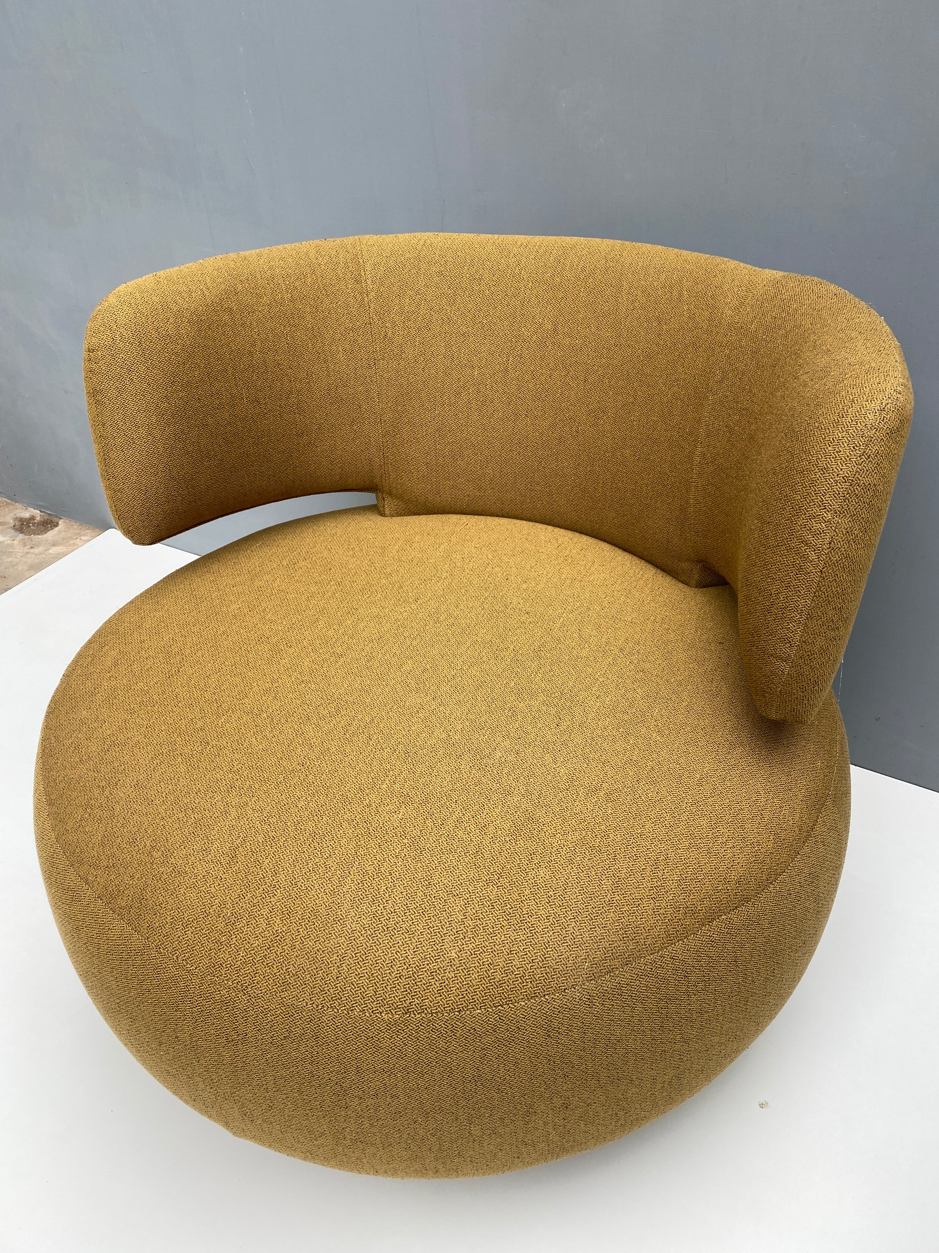 CURL ARMCHAIR
