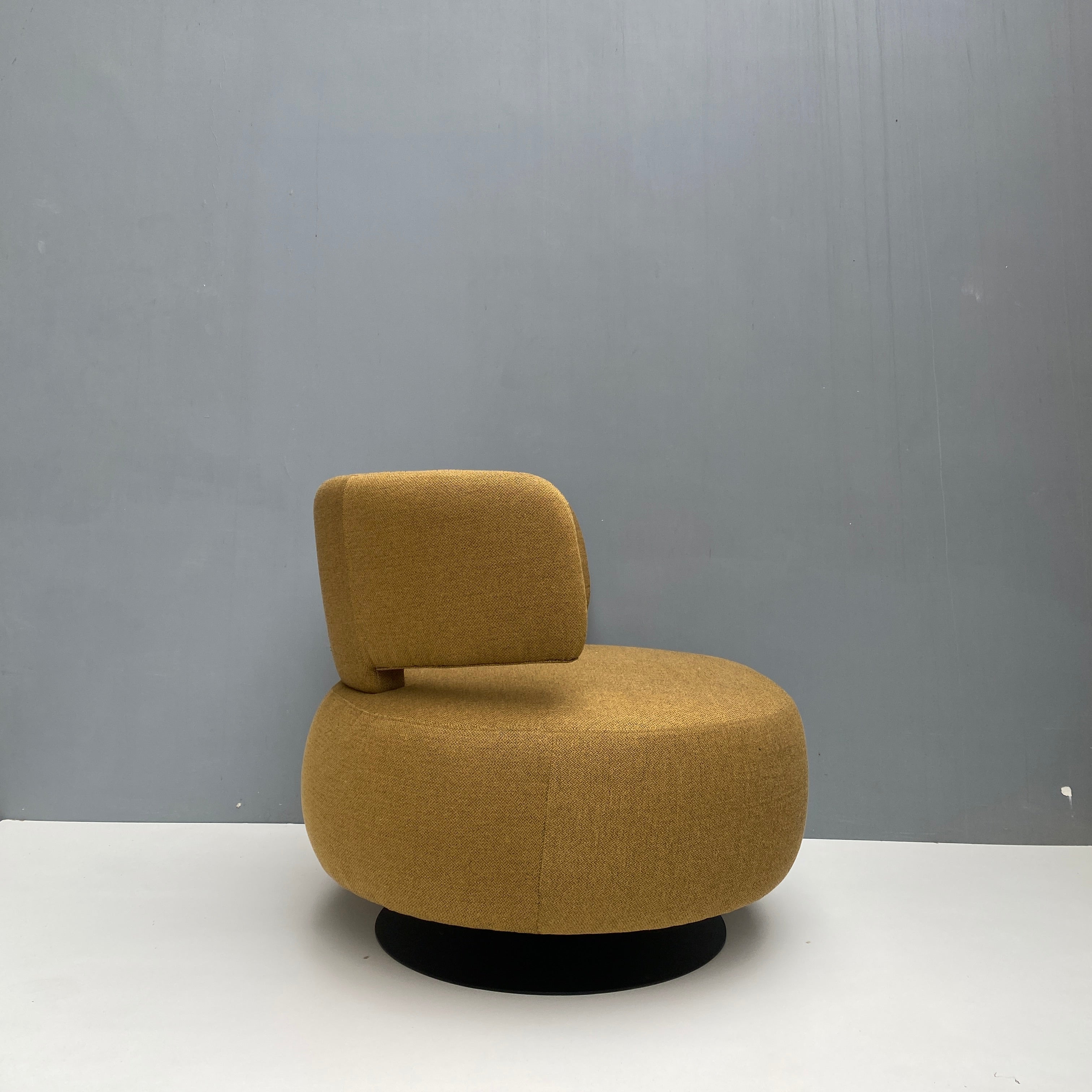 CURL ARMCHAIR