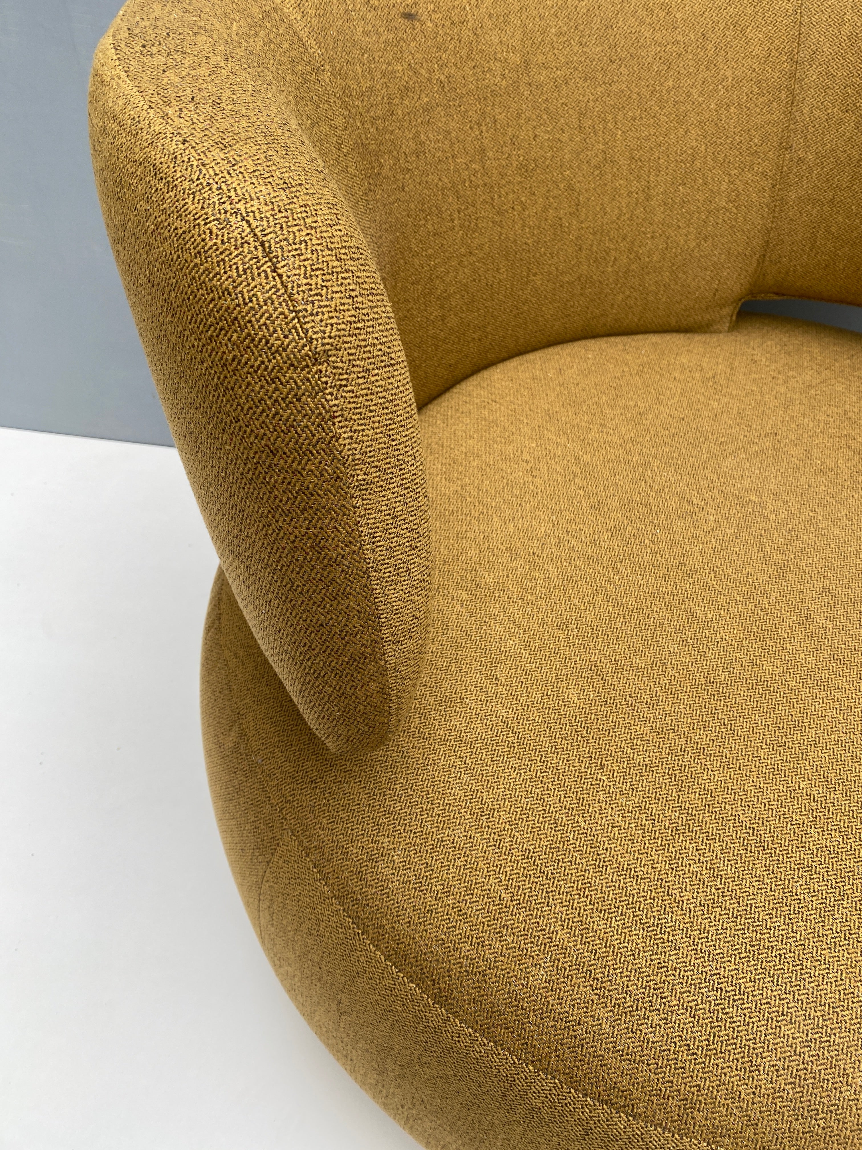 CURL ARMCHAIR