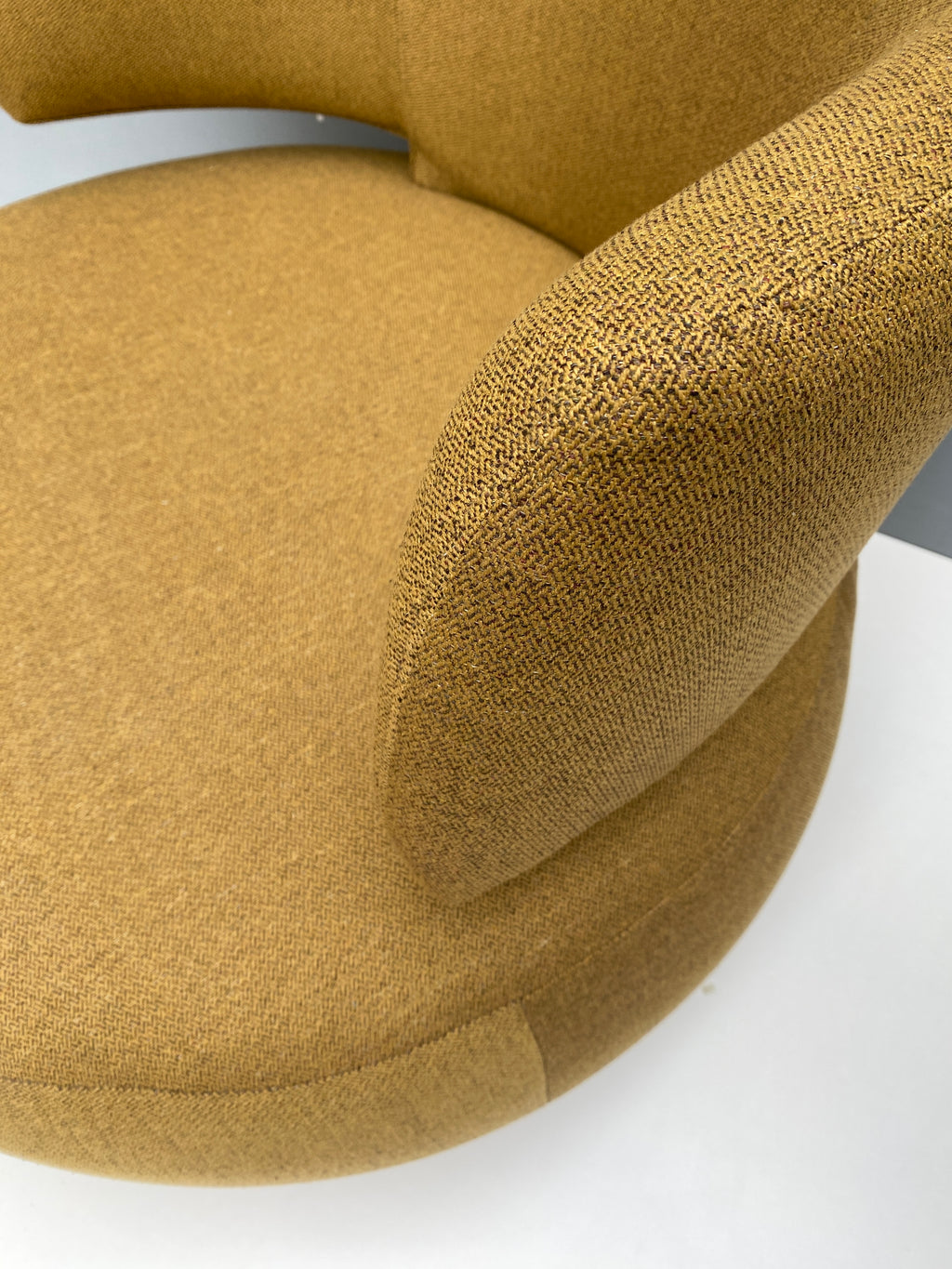 CURL ARMCHAIR