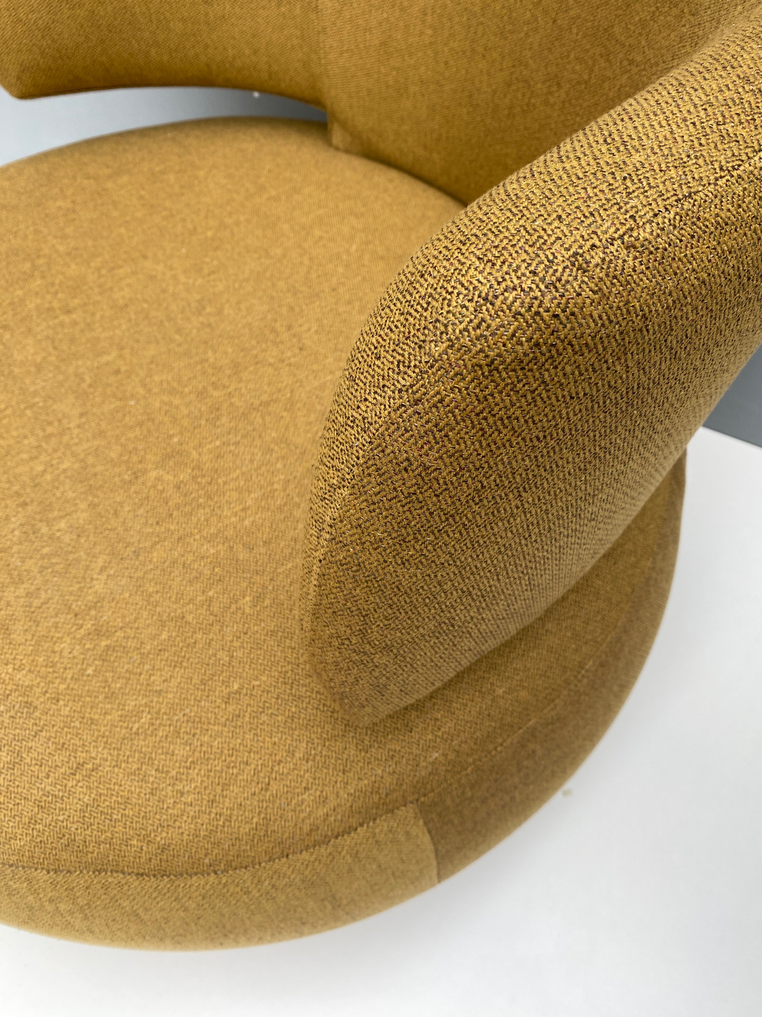CURL ARMCHAIR