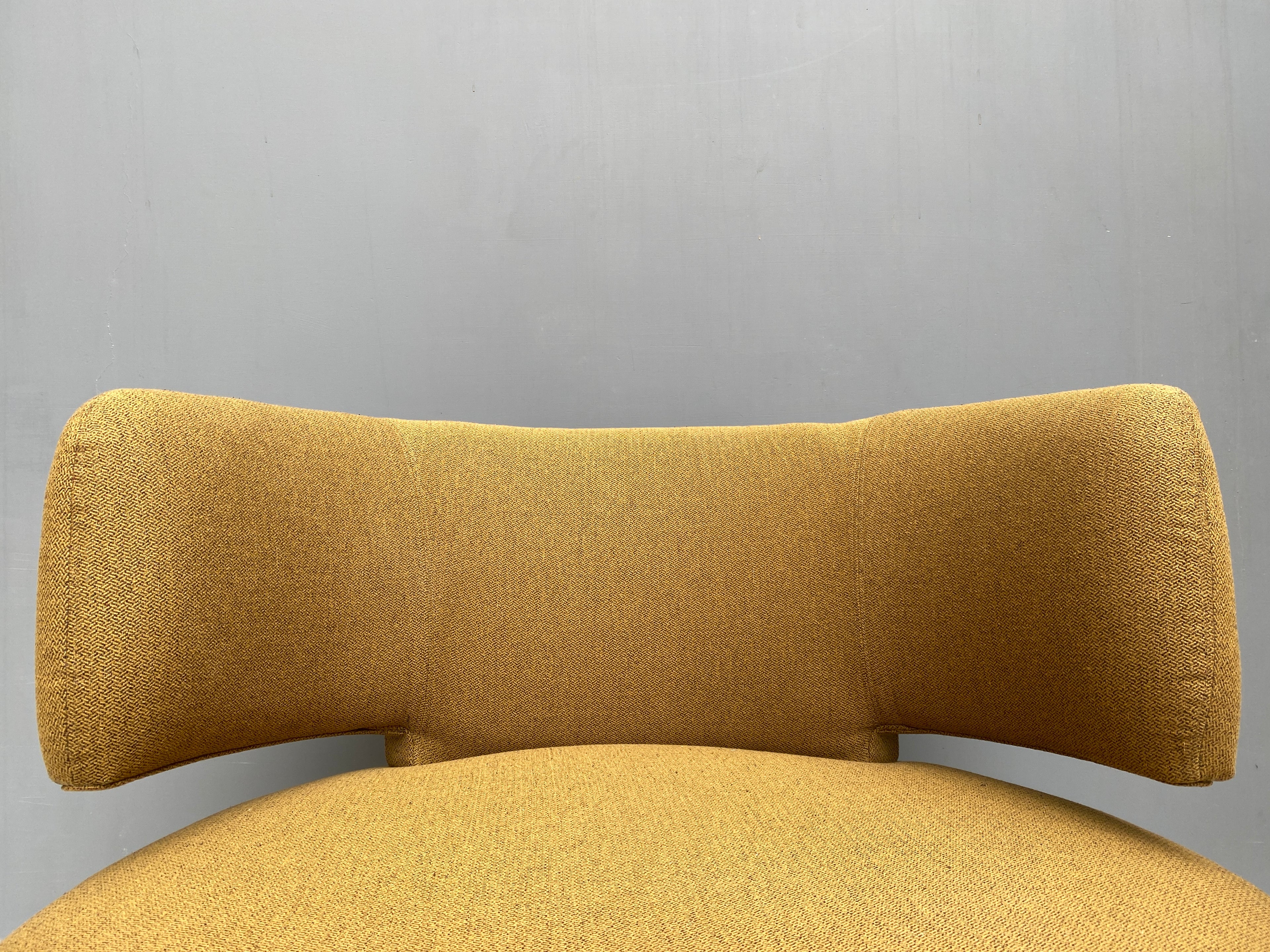 CURL ARMCHAIR