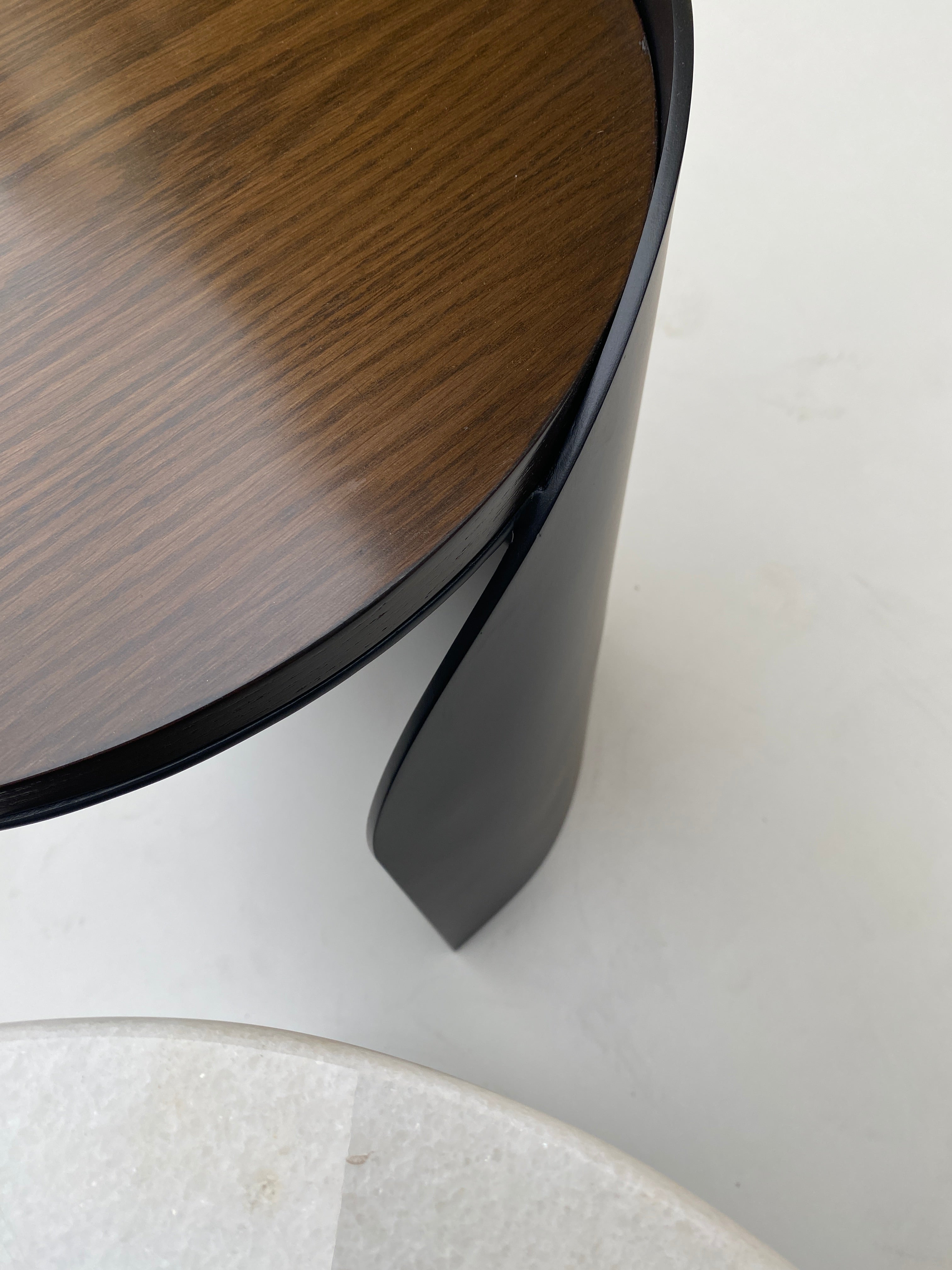 HUGA END TABLE