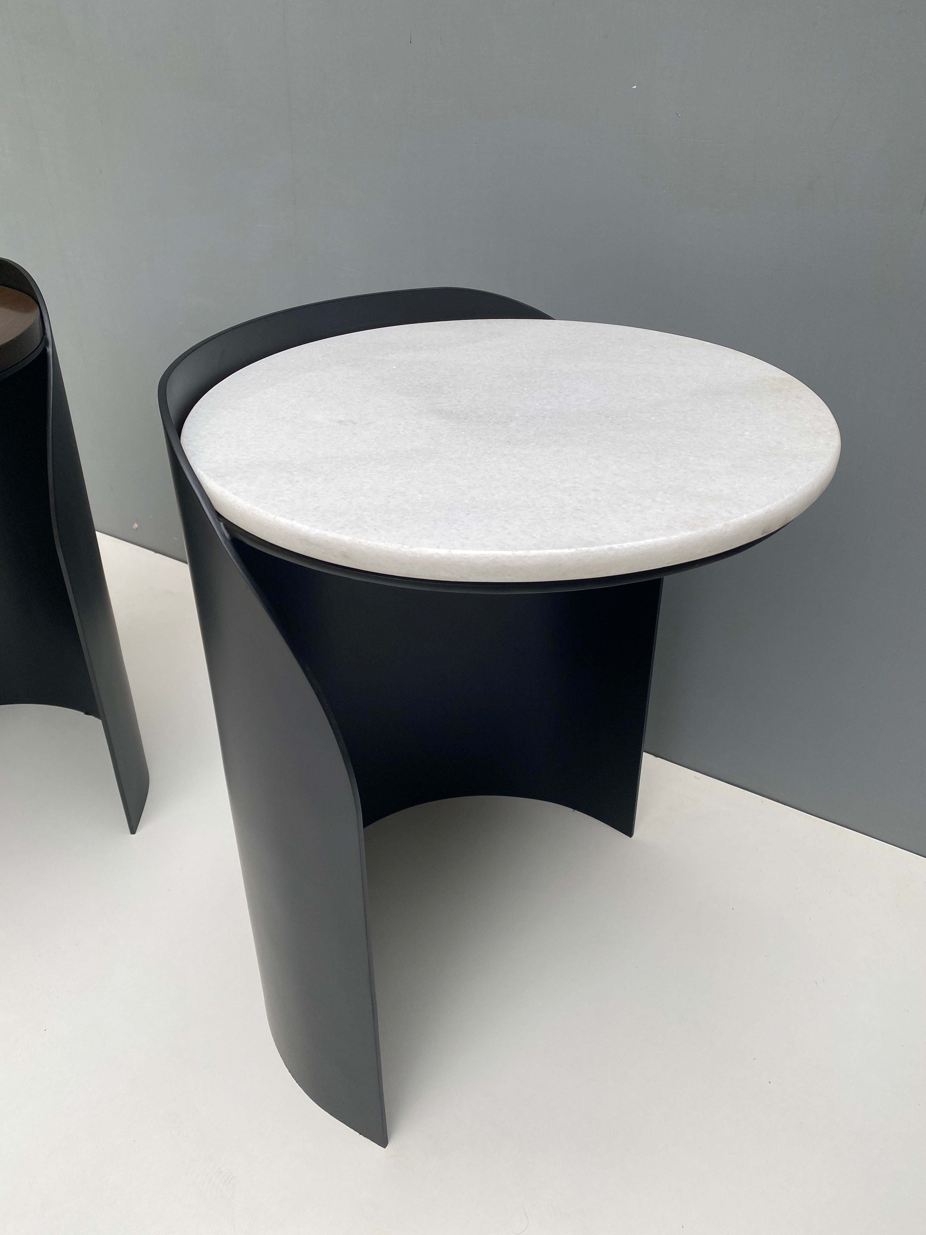 HUGA END TABLE