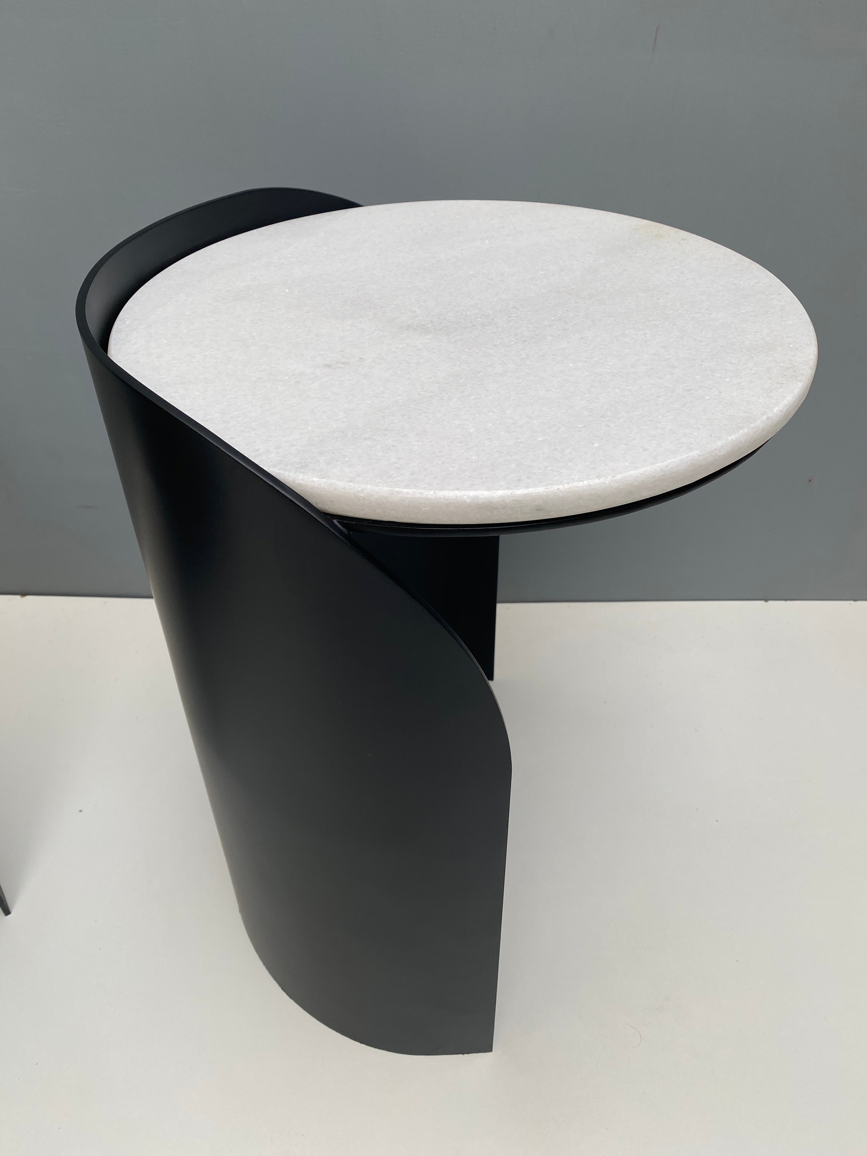 HUGA END TABLE