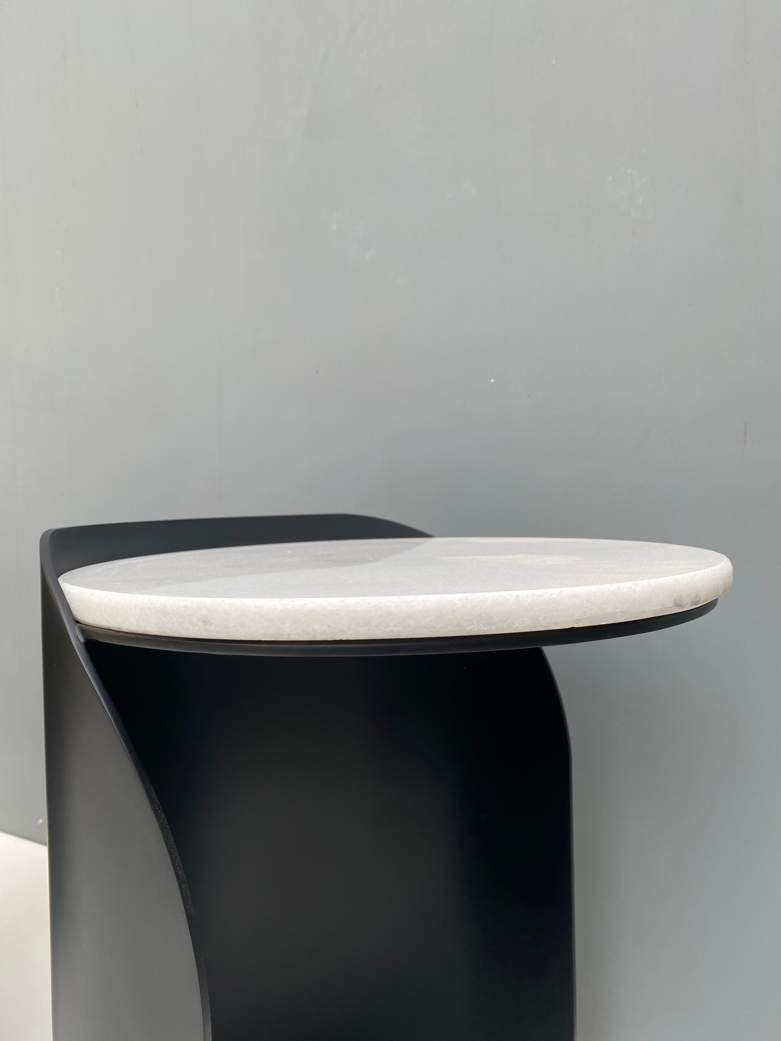 HUGA END TABLE