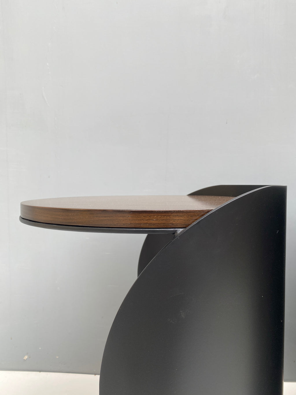 HUGA END TABLE
