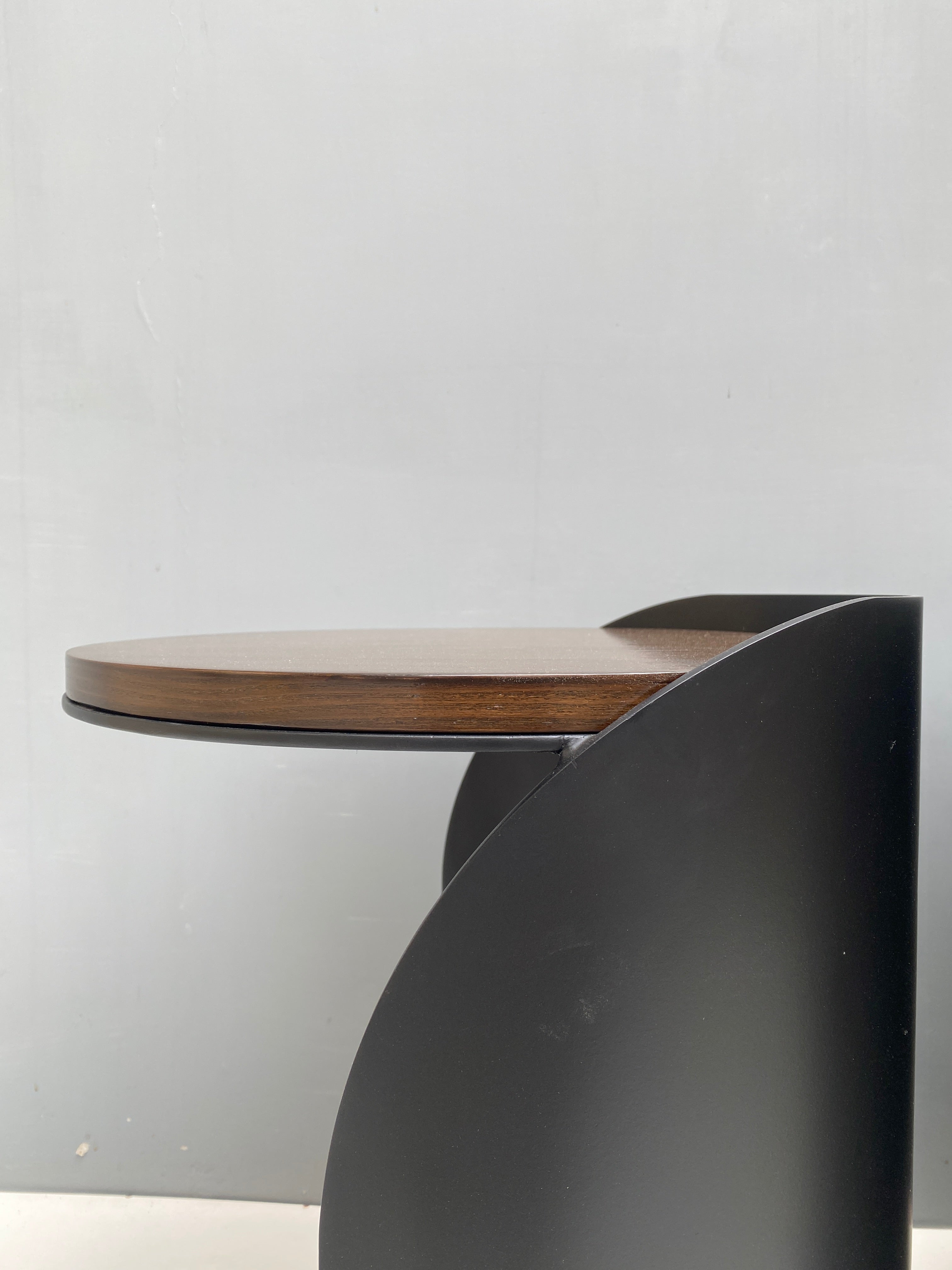 HUGA END TABLE