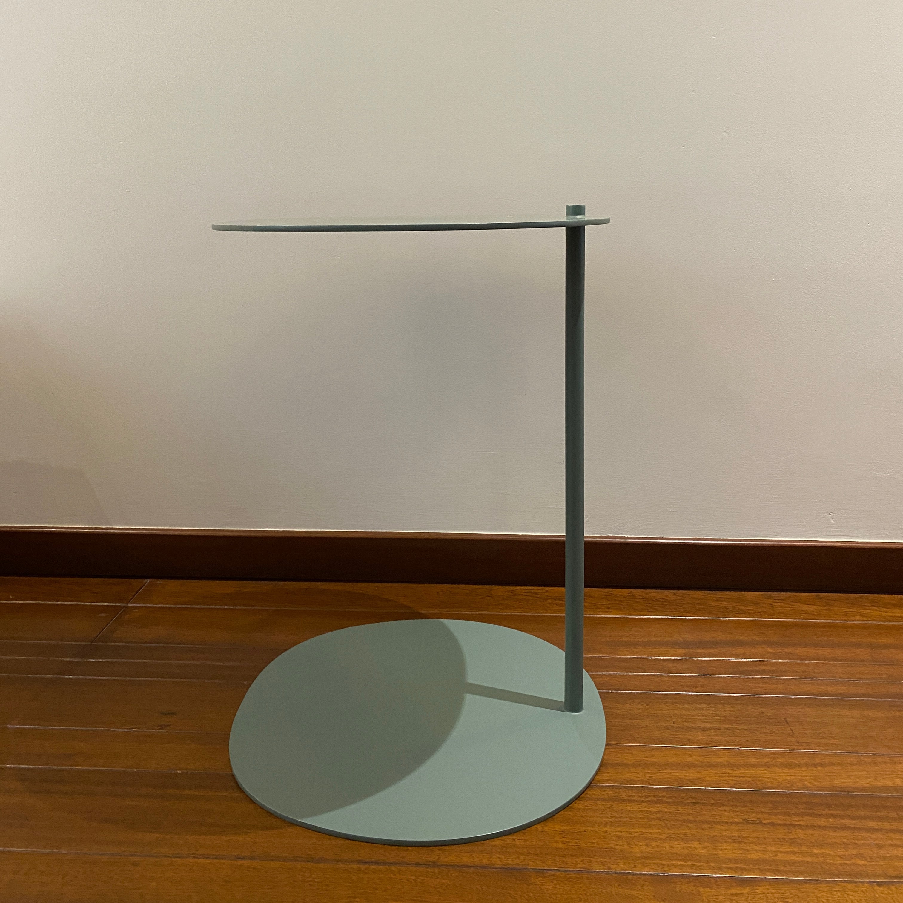 ROUND BAE END TABLE