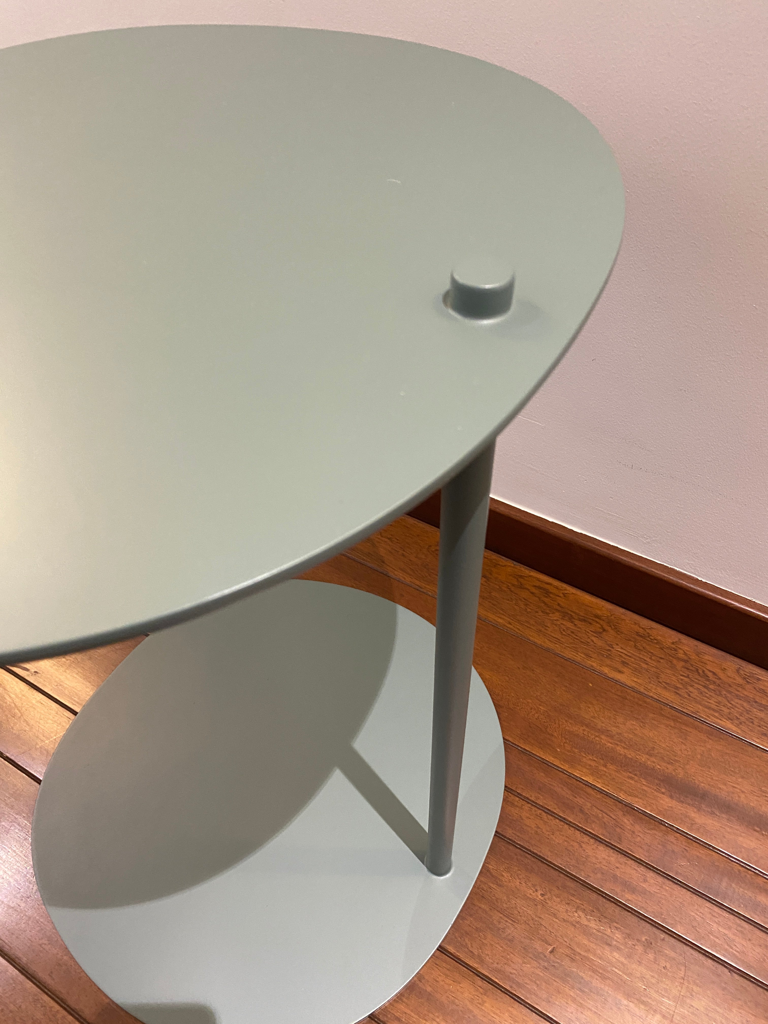 ROUND BAE END TABLE