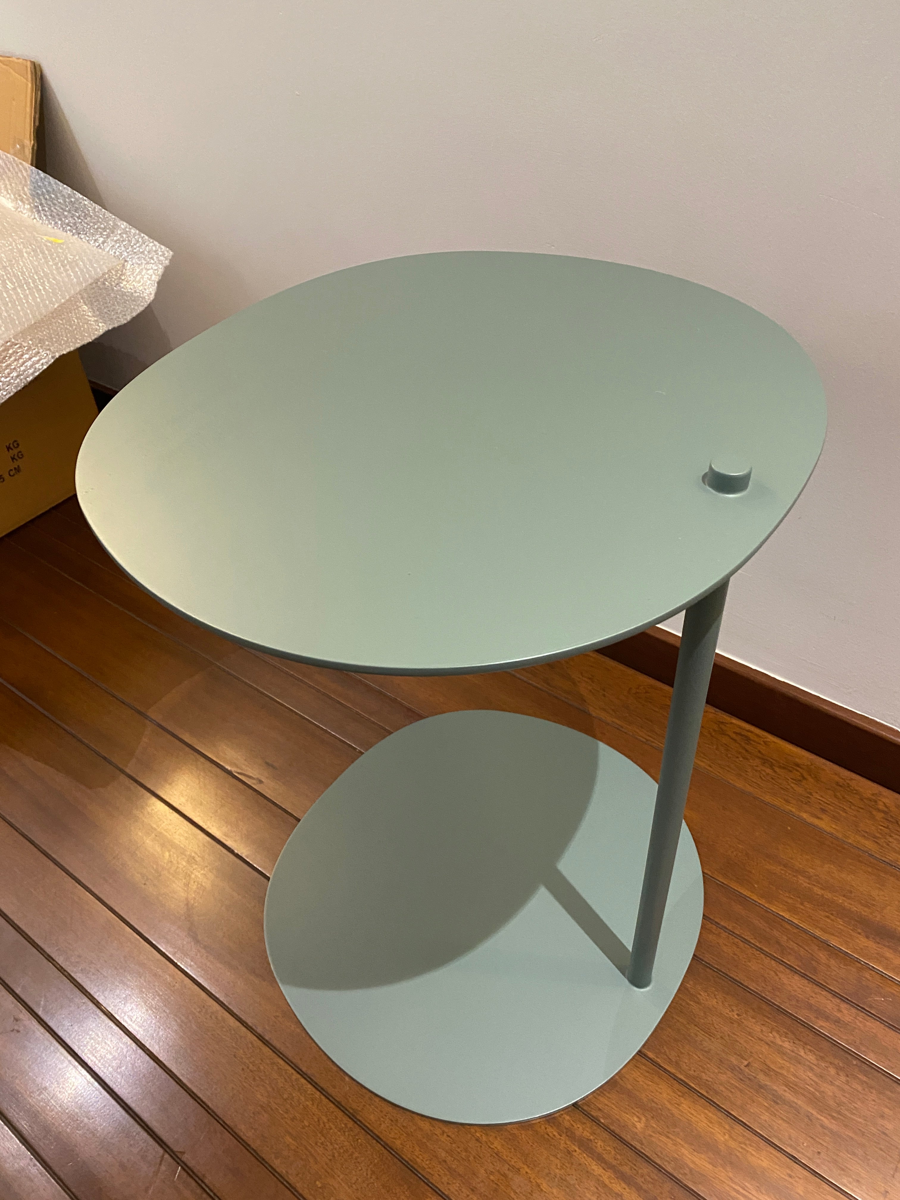 ROUND BAE END TABLE