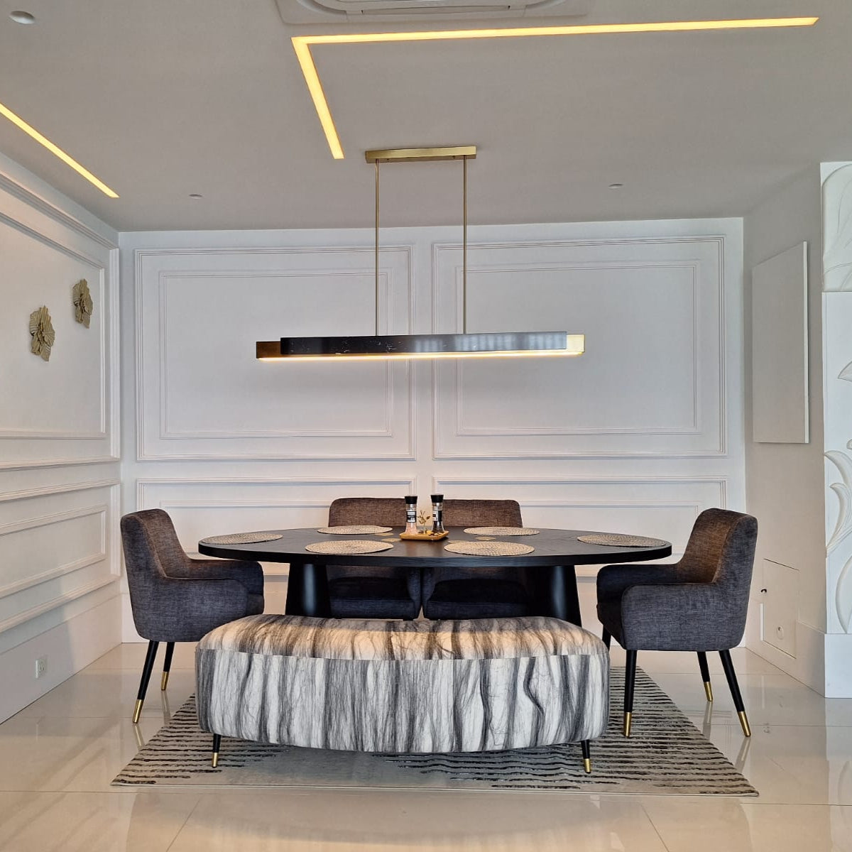 SILVIO DINING TABLE