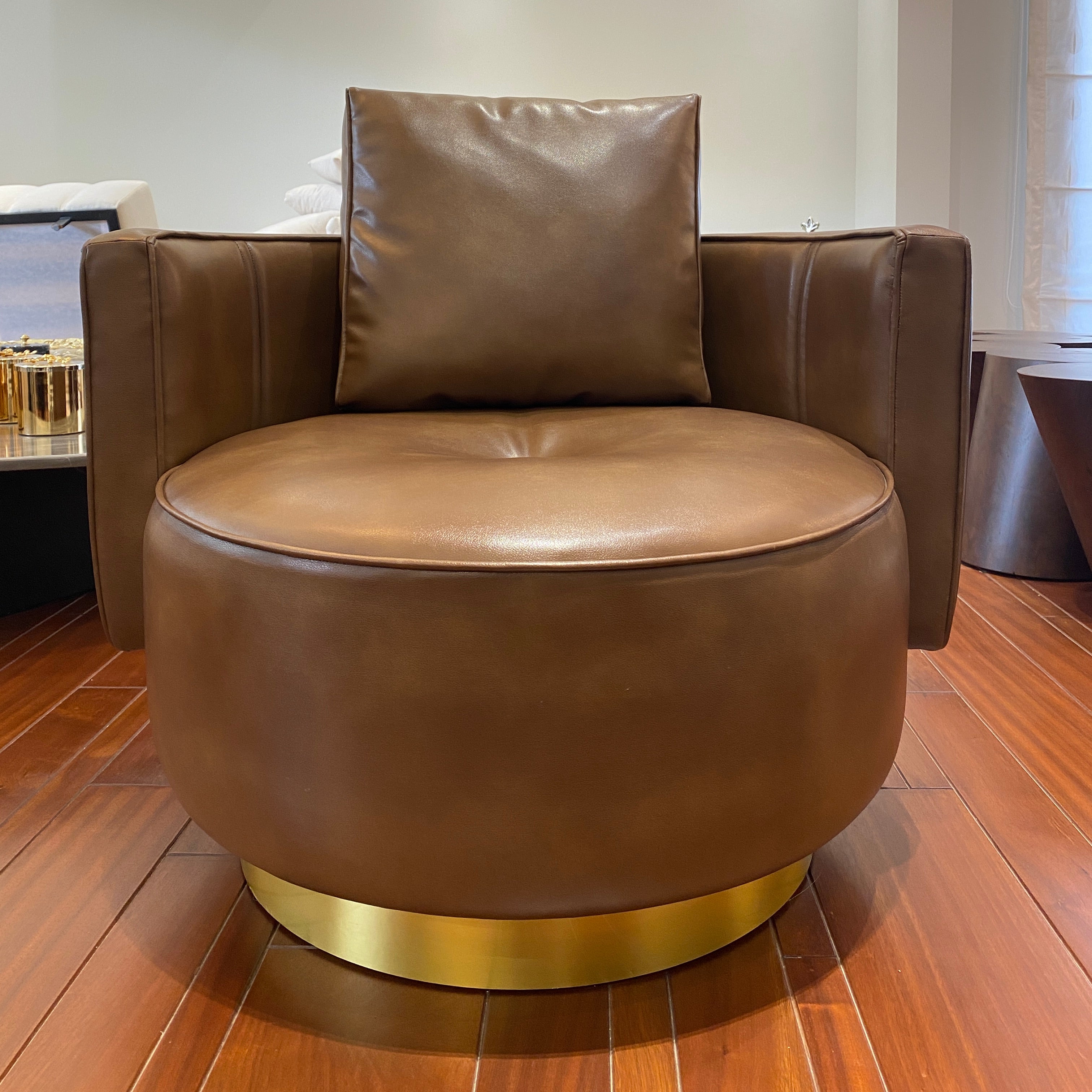 TORII BOLD ARMCHAIR