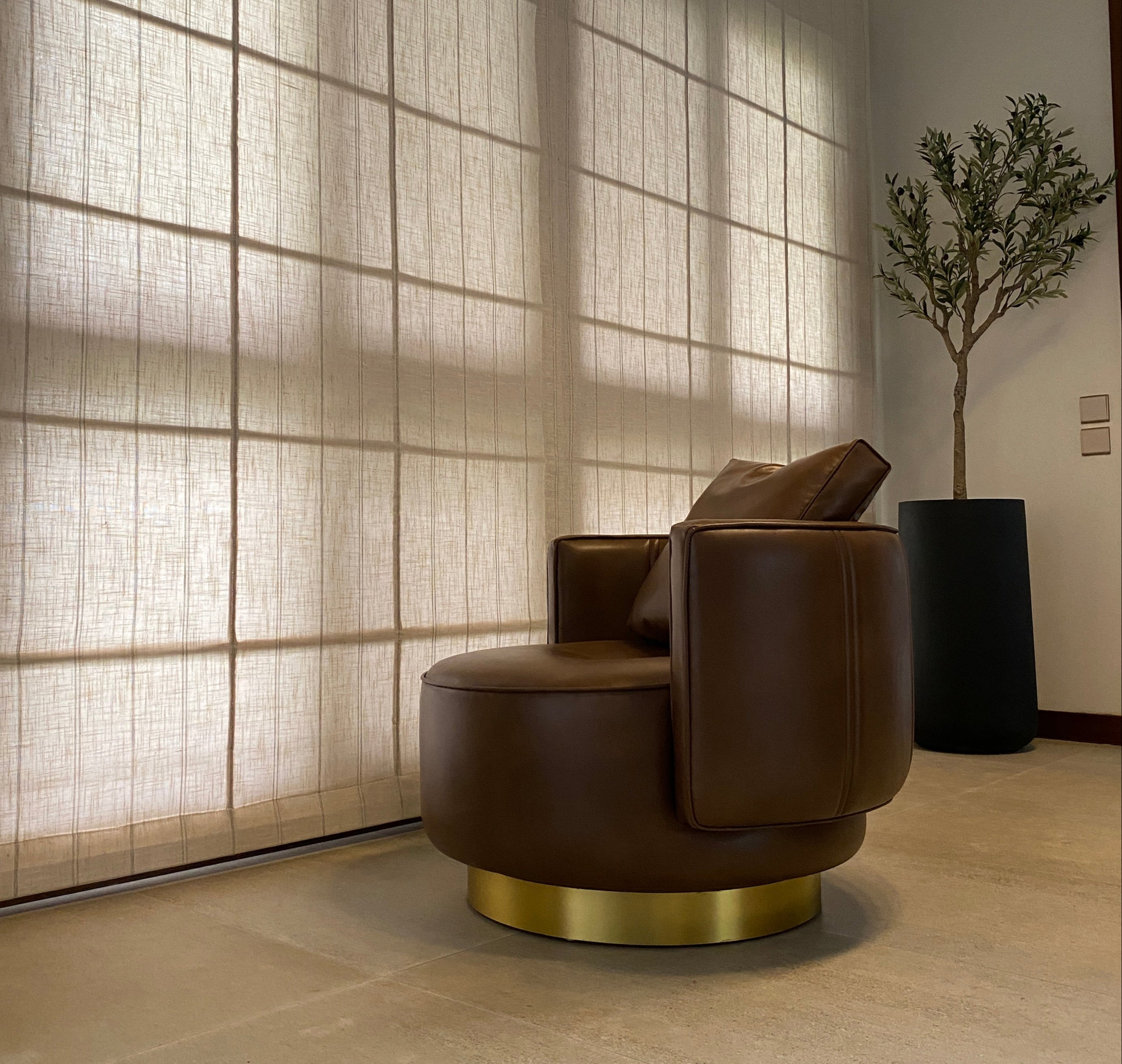 TORII BOLD ARMCHAIR