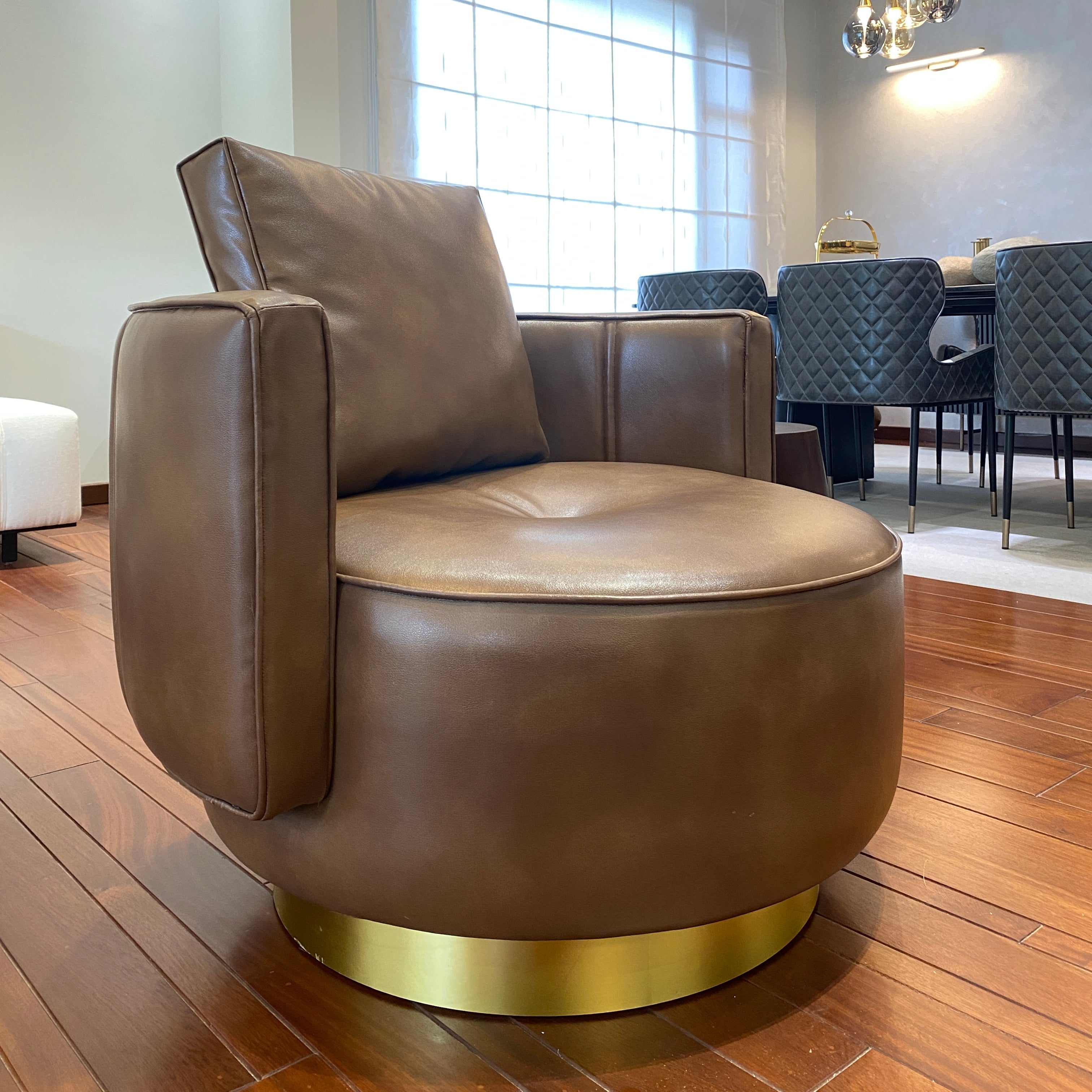 TORII BOLD ARMCHAIR