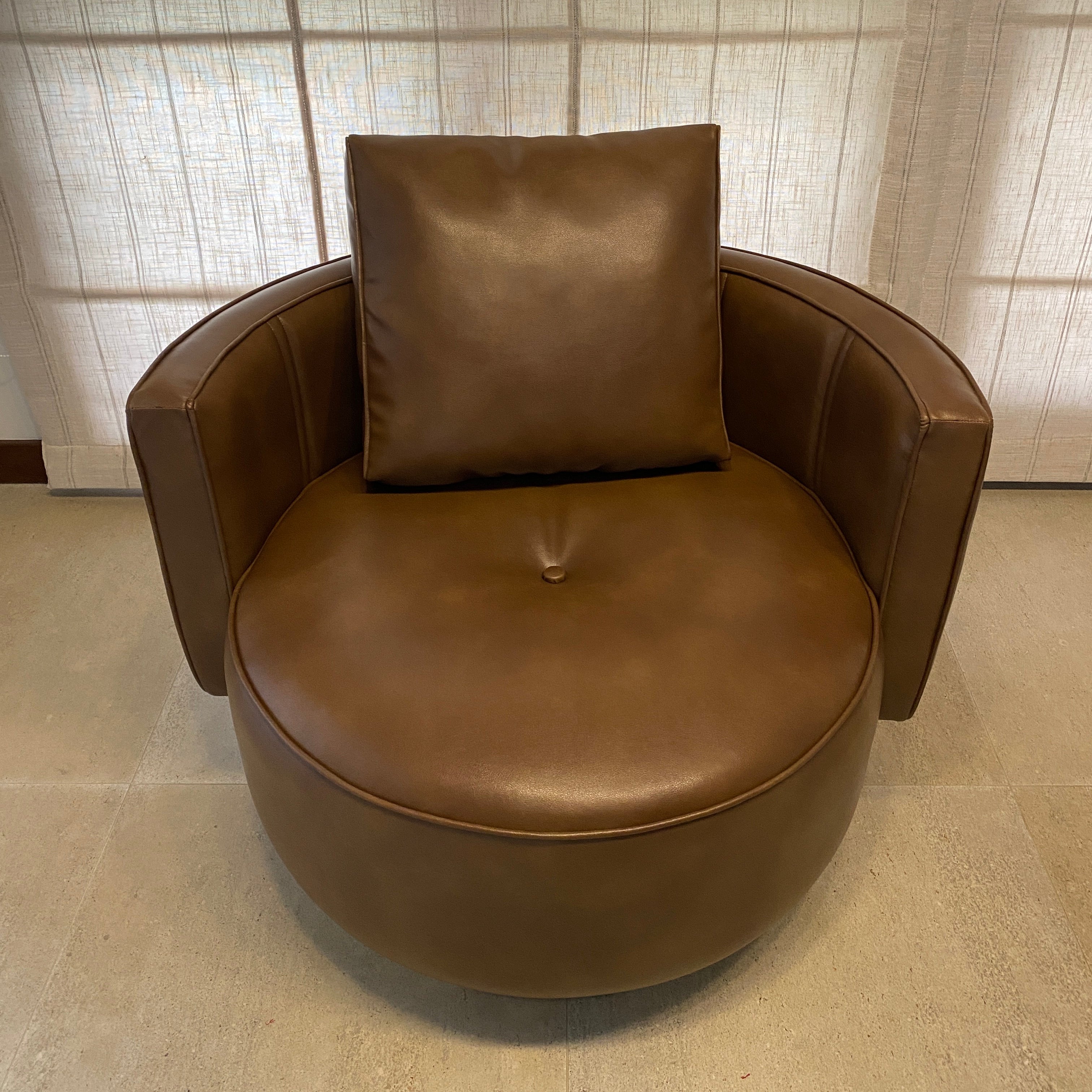 TORII BOLD ARMCHAIR