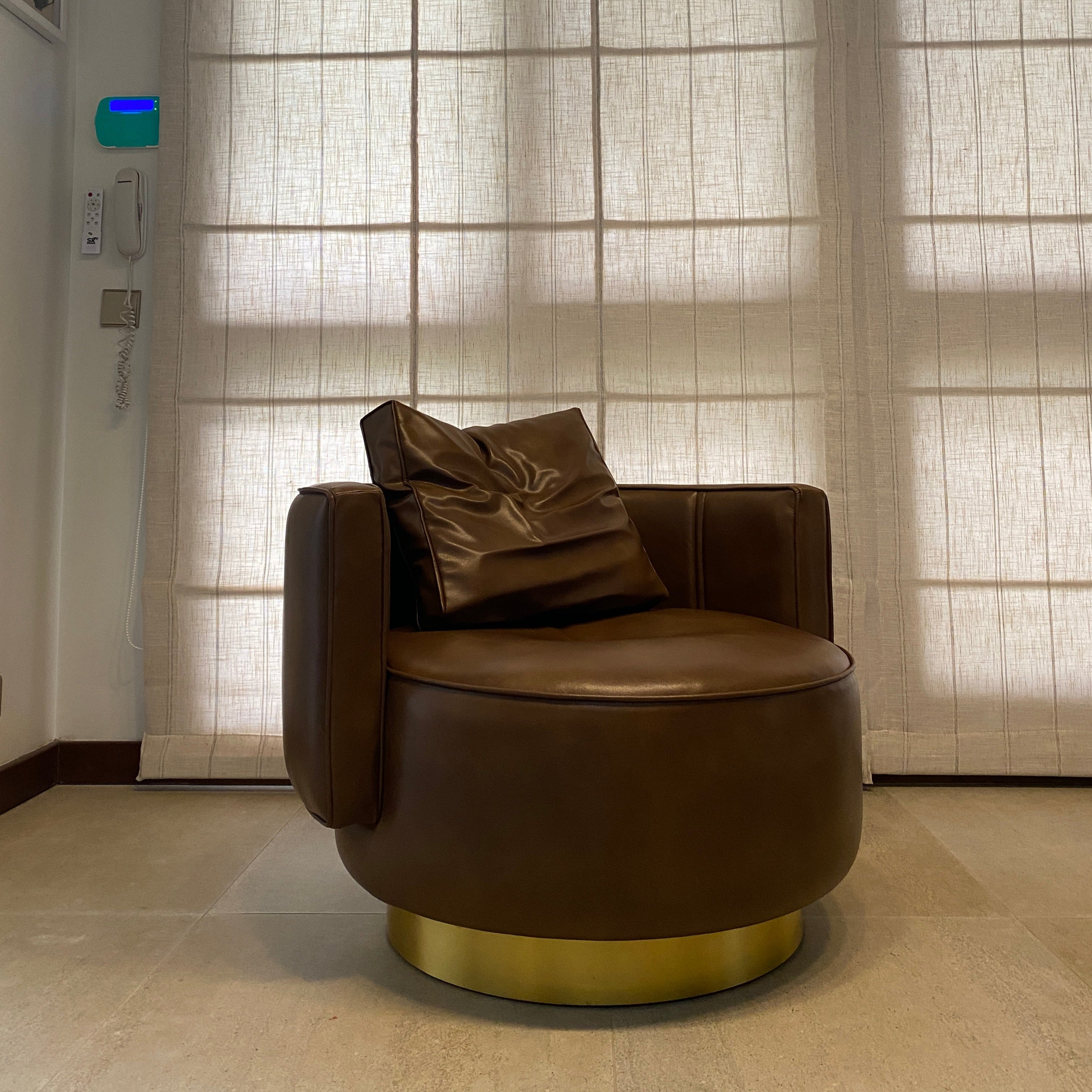 TORII BOLD ARMCHAIR