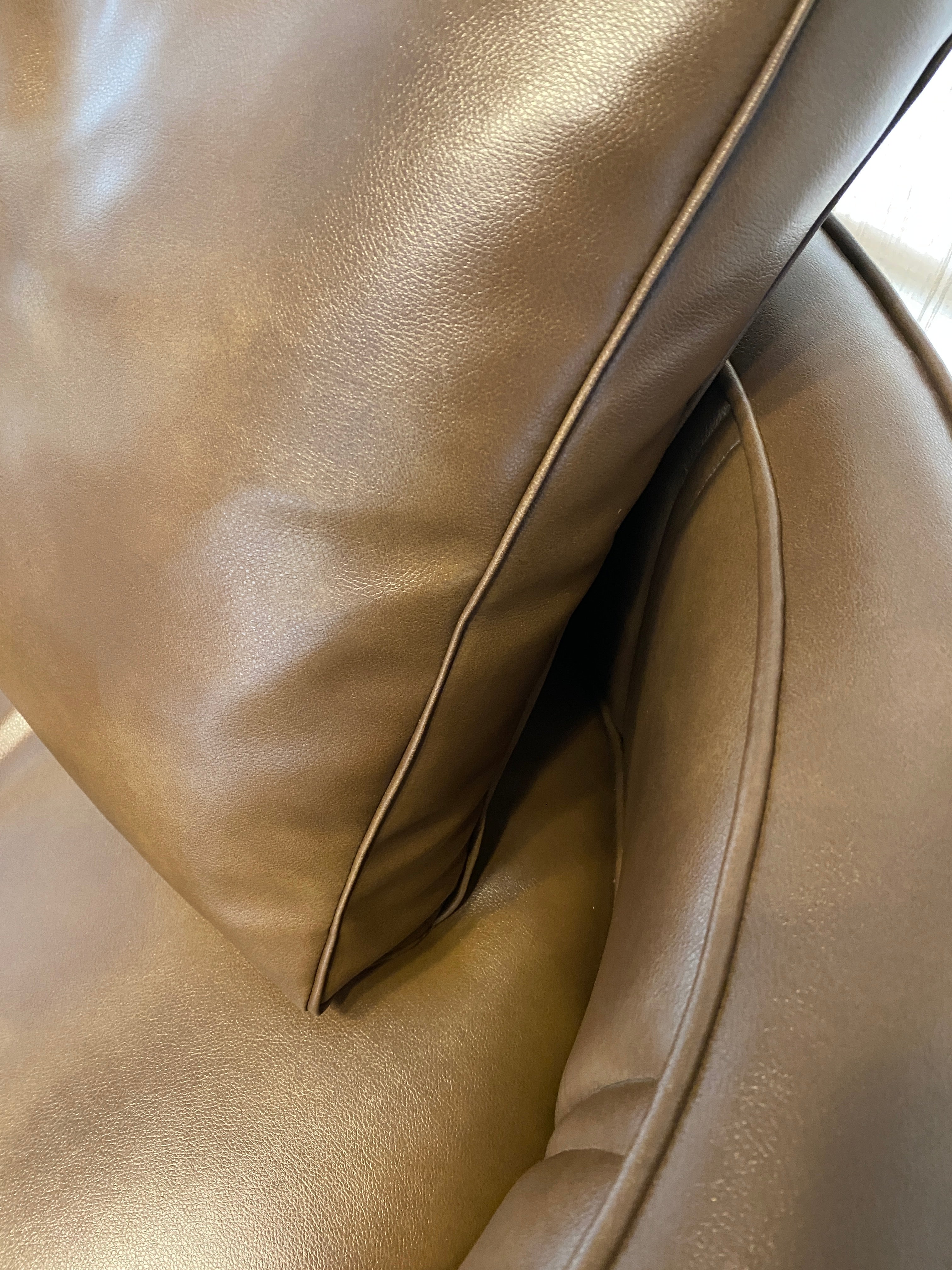 TORII BOLD ARMCHAIR
