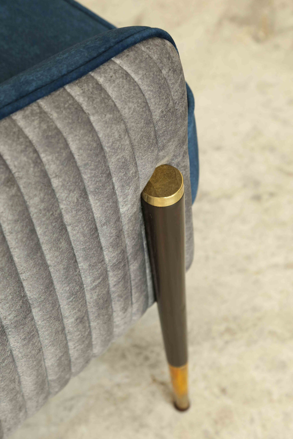 VERSA ARMCHAIR