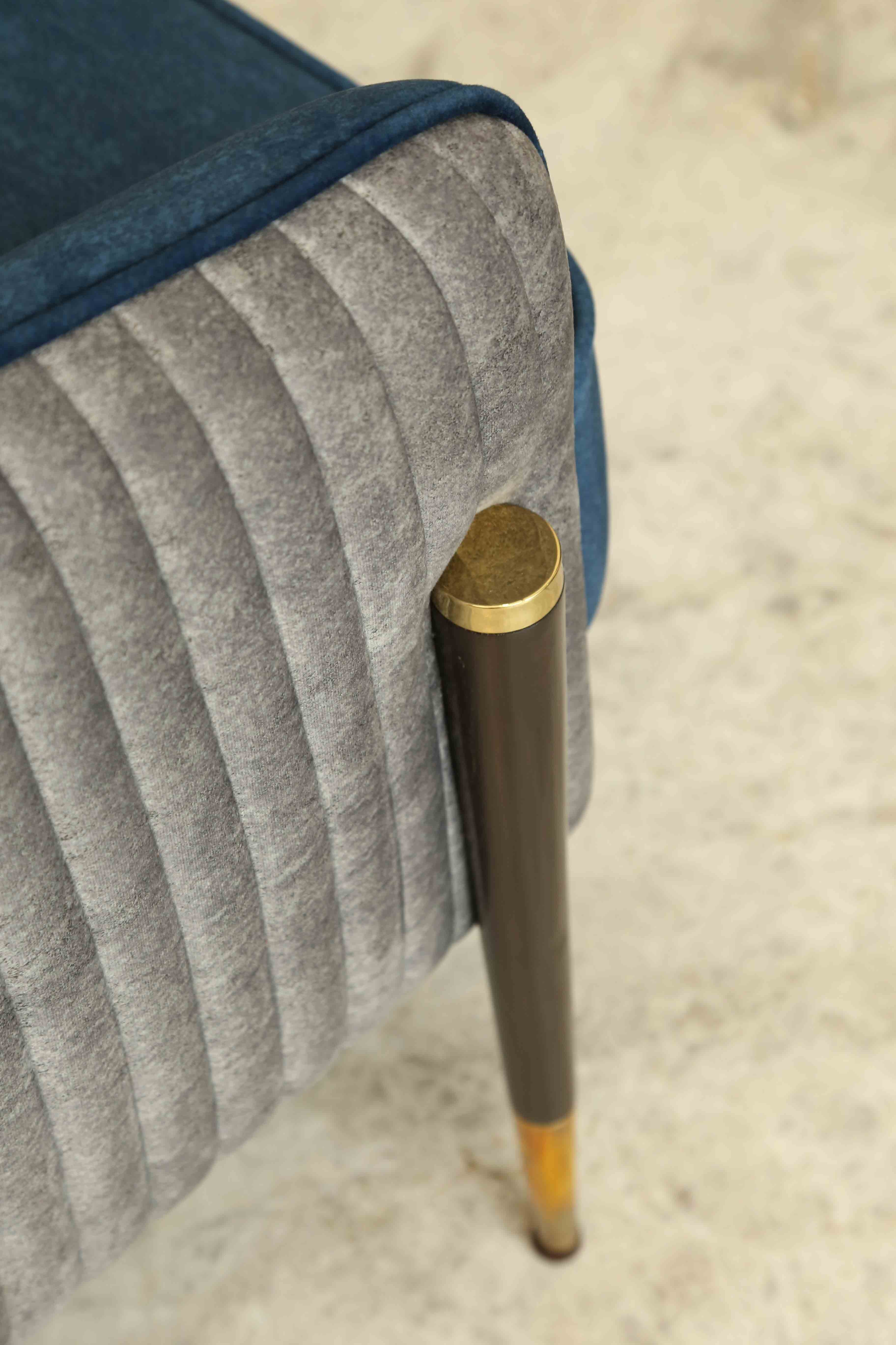 VERSA ARMCHAIR