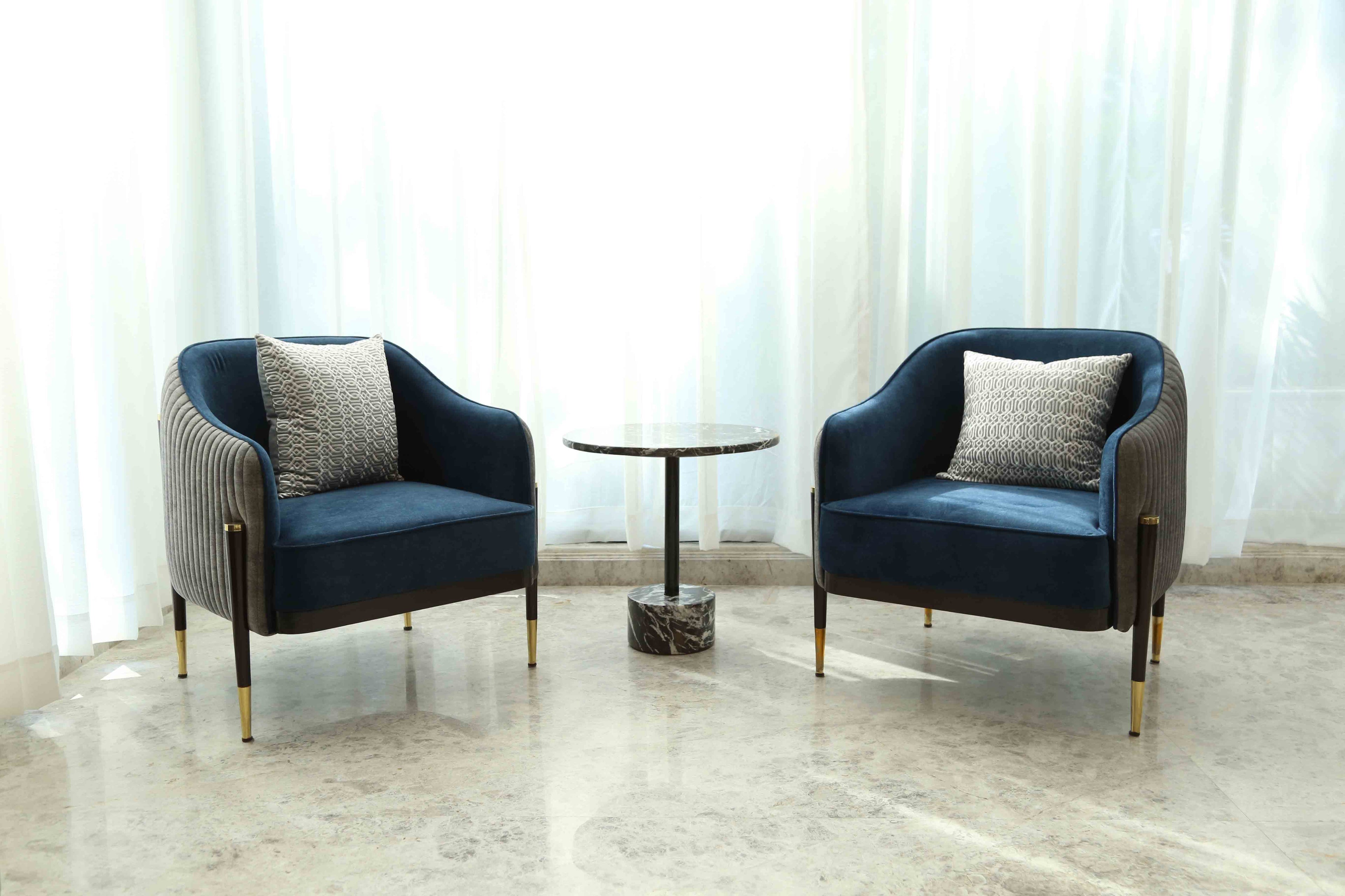 VERSA ARMCHAIR