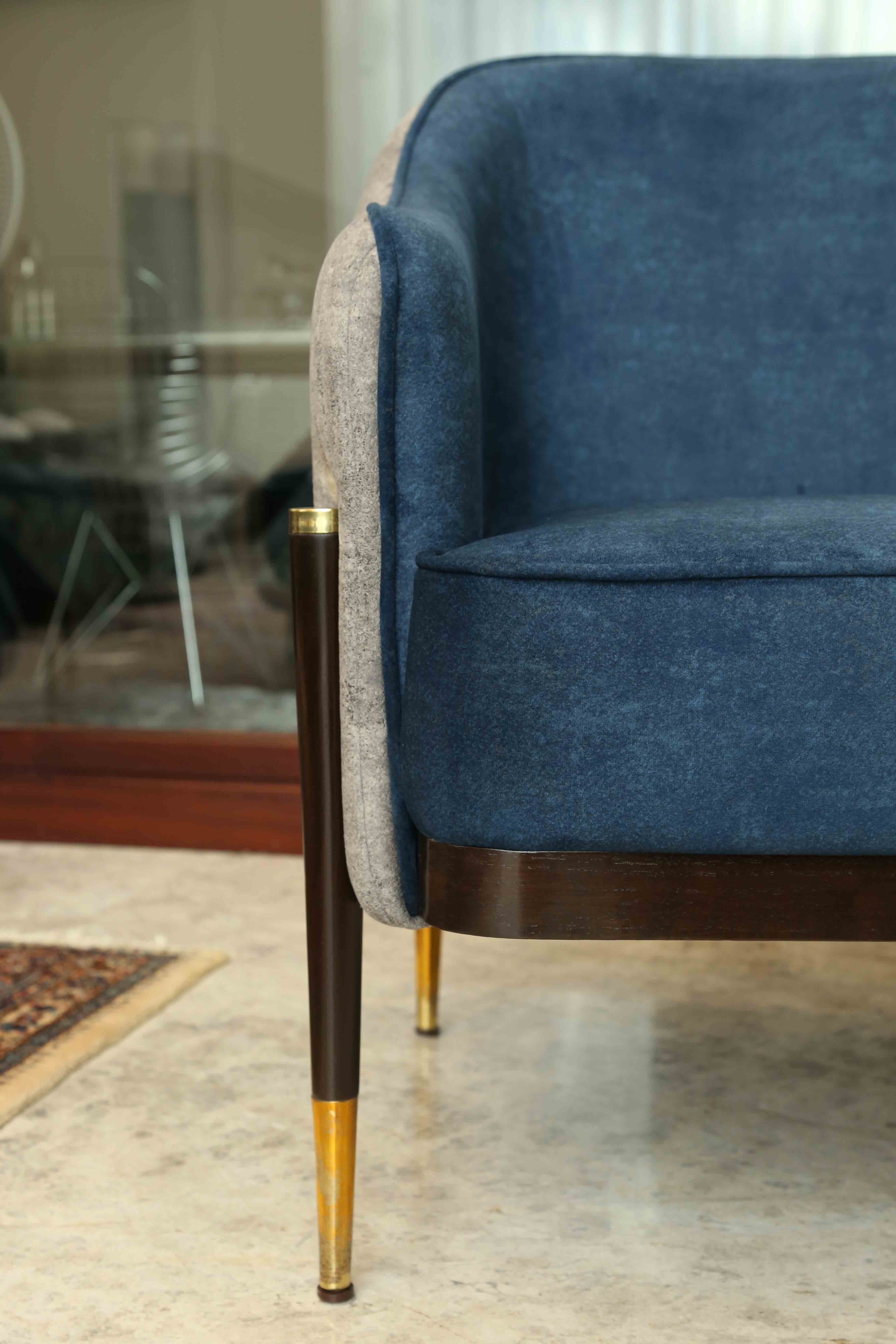 VERSA ARMCHAIR
